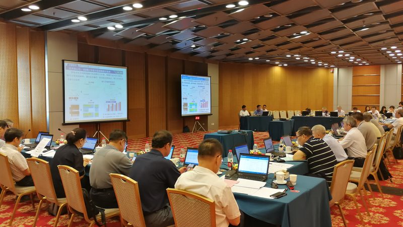 以下是一些市场上较为受欢迎的小型金属加工机床型号：
